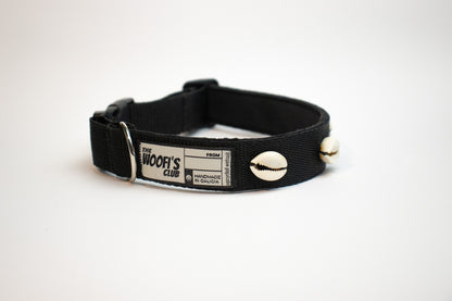 Collar sostenible para perro negro bordado con conchas